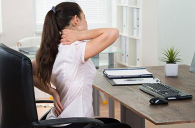 گردن درد از پیامدهای نامطلوب نشستن جلوی کامپیوتر